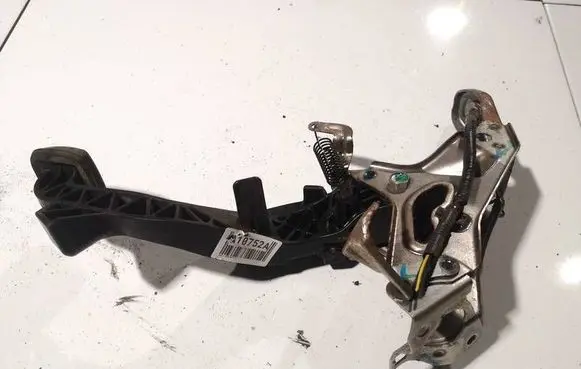 Toyota Yaris Brake pedal 