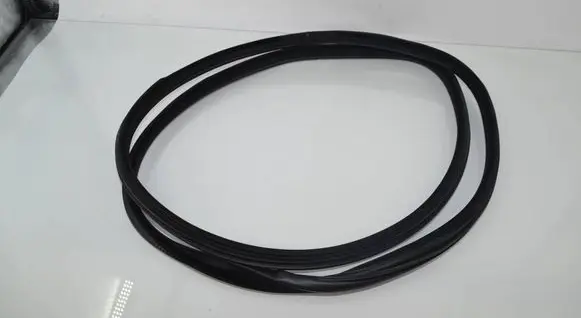 BMW X6M F86 Front door rubber seal 7317811 51727317811