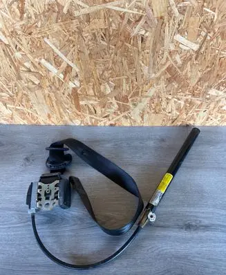 Volkswagen Golf III Front seatbelt 1H3857706A 00058334