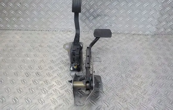 Ford Kuga II Pedal assembly AV612467GB