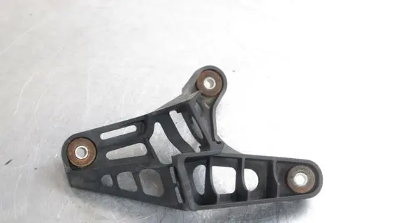 Volkswagen PASSAT B7 Gear shift cable bracket 1K0711789G