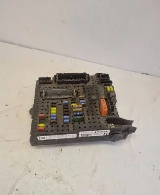 Volvo S60 Fuse module 30728512 28017881 00006130721