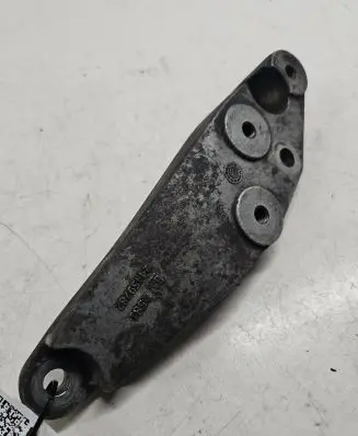 Opel Astra H Engine mounting bracket 2581