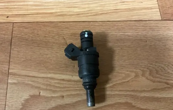 BMW 5 E60 E61 Fuel injector 1427240