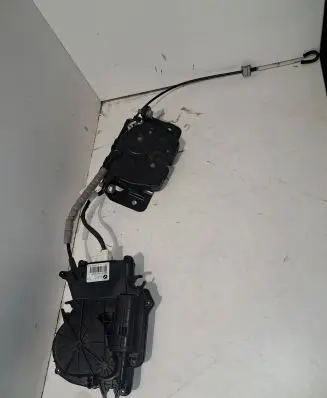 Loading door lock