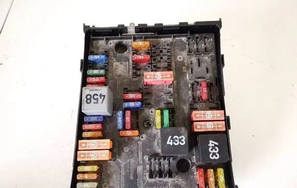 Volkswagen Touran I Fuse box set 1k0937124k
