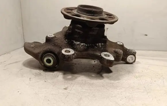 Rear wheel hub