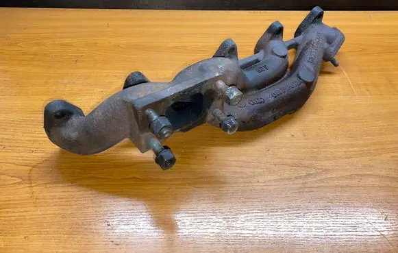 Audi 100 S4 C4 Exhaust manifold 046253033A