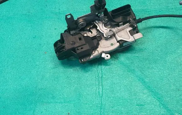 Volvo XC90 Front door lock