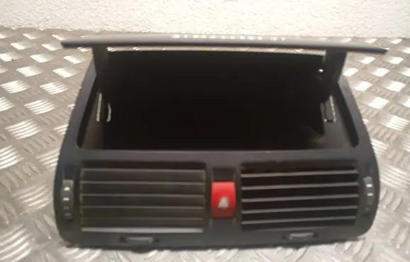 Skoda Octavia Mk2 (1Z) Dashboard center trim panel 