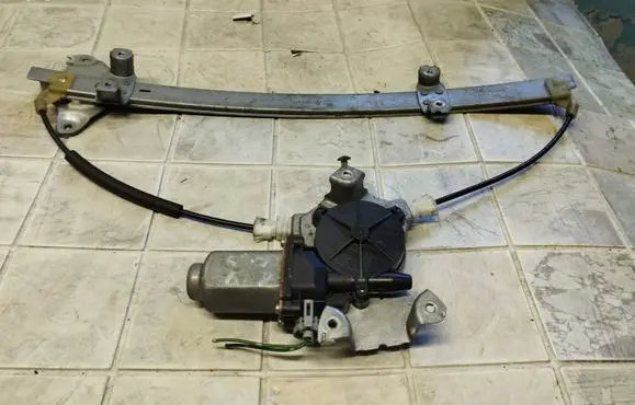 Nissan Almera N16 Front door window regulator with motor 400600T2