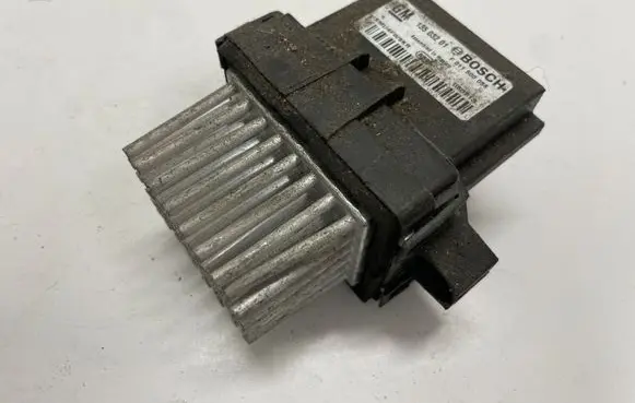 Opel Astra J Heater blower fan relay 13503201