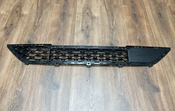 Hyundai Tucson TL Front bumper lower grill 86561D7510
