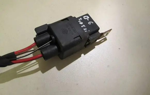 Volkswagen PASSAT B6 Glow plug pre-heat relay 3B0951253 0846 V23136J1006X056