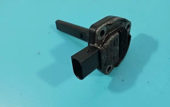 BMW X3 E83 Oil level sensor 7508003 IMPRK1506193