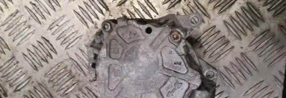 Volkswagen Tiguan Vacuum pump 03l145100