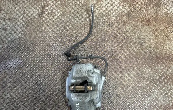 BMW 5 G30 G31 Front brake caliper 6883735