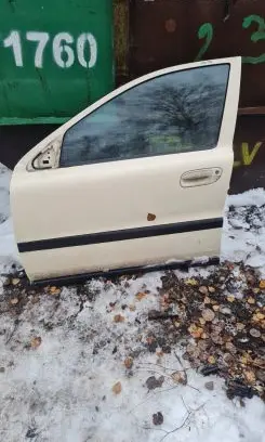 Volvo V70 Front door