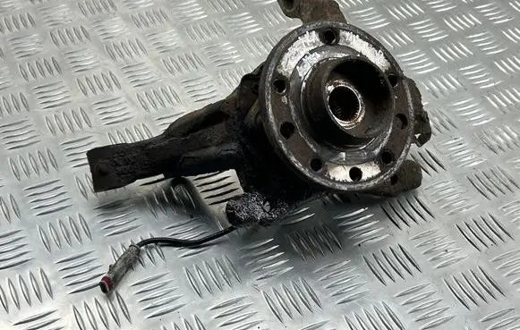 Opel Zafira B Front wheel hub spindle knuckle