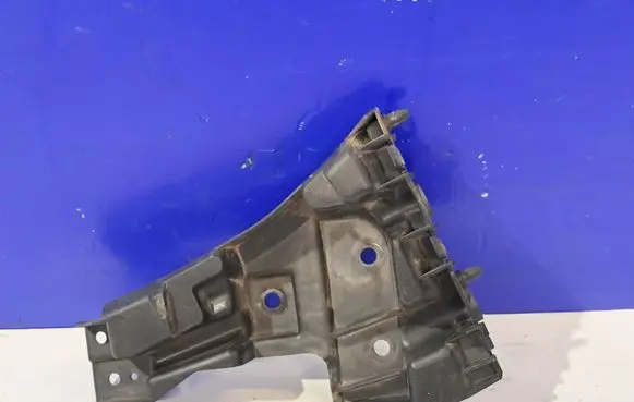 Front bumper mounting bracket