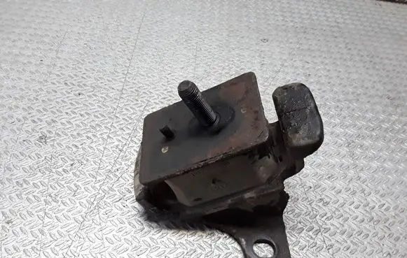 KIA Sorento Engine mount bracket