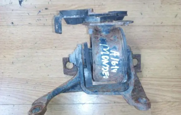 Ford Mondeo MK I Engine mount bracket 93bb7h125ad