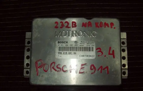 Porsche 911 996 Engine control unit/module 99661860104 26RT4913 0261204605