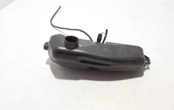 Windshield washer fluid reservoir/tank