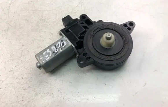 Mazda 6 Front door window regulator motor D6515858X