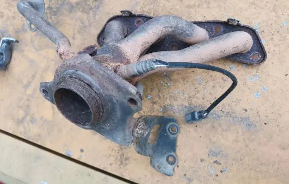 Toyota Prius+ (ZVW40) Exhaust manifold