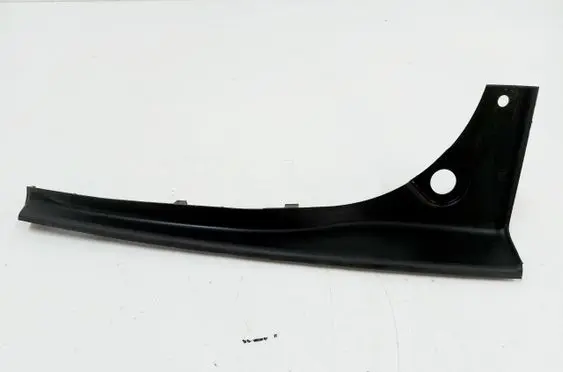 Land Rover Defender Rear/tail light trim molding L8B2-44249-AC