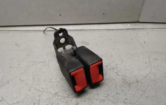 Ford Focus Rear seatbelt buckle