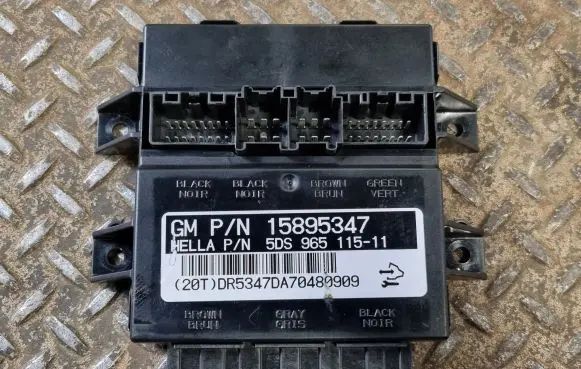 Cadillac Escalade Seat control module 15895347