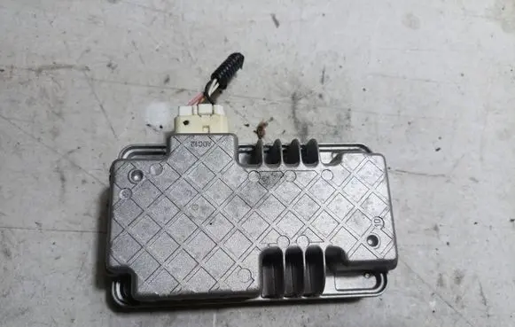 Toyota Sienna XL30 III Voltage converter inverter 1005004526