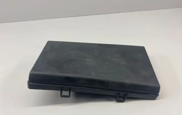 Toyota Land Cruiser (J120) Fuse box cover 8266260331