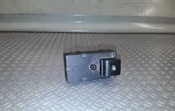 Opel Meriva B Electric window control switch 13301888