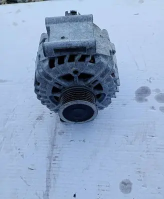 Volkswagen Tiguan Generator/alternator 06J903023C
