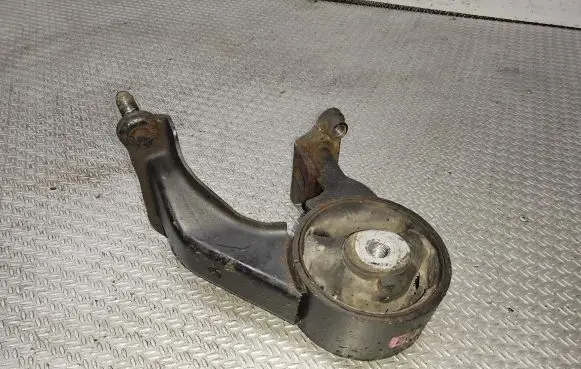 Engine mount bracket