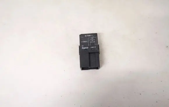 Volvo S40, V40 Other relay mb953382