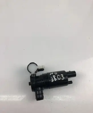 Volvo V70 Windscreen/windshield washer pump 1049619001