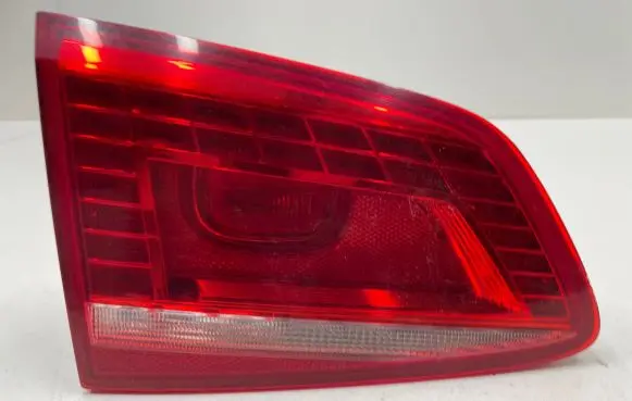 Volkswagen PASSAT B7 Tailgate rear/tail lights