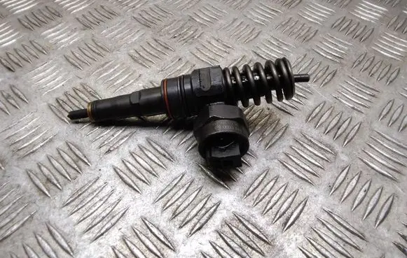 Volkswagen Golf IV Fuel injector 038130073AC 0414720029