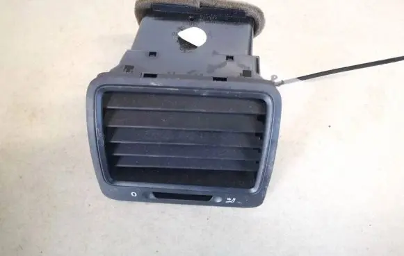 Volkswagen Golf V Dash center air vent grill 1k0819704