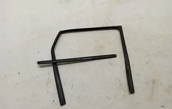 Land Rover Evoque I Rubber seal rear door LR040927