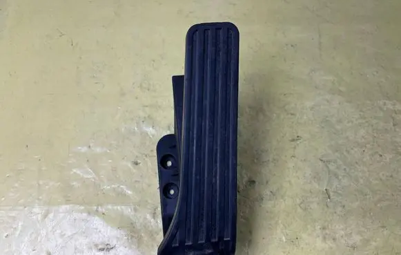 Mercedes-Benz C W204 Accelerator throttle pedal A2043000004