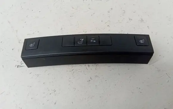 Mercedes-Benz E W212 Seat heating switch A2128202610 33911101 083700083