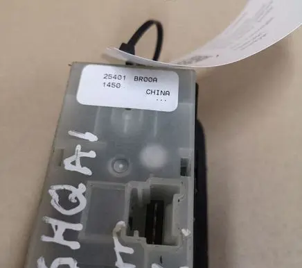 Nissan Qashqai Electric window control switch 25401BR00A