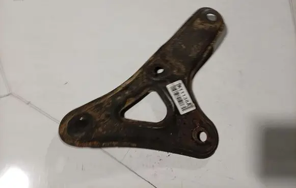 Toyota Corolla Verso AR10 Engine mounting bracket 