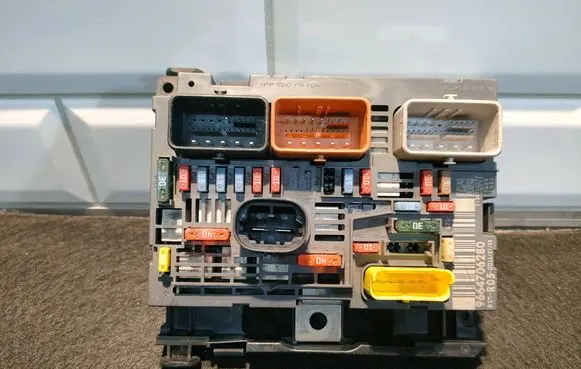 Citroen Berlingo BSM Control unit 30761077 9664706280
