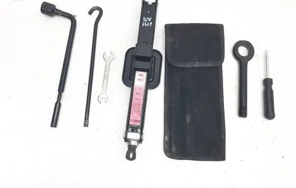Hyundai ix20 Tool set 